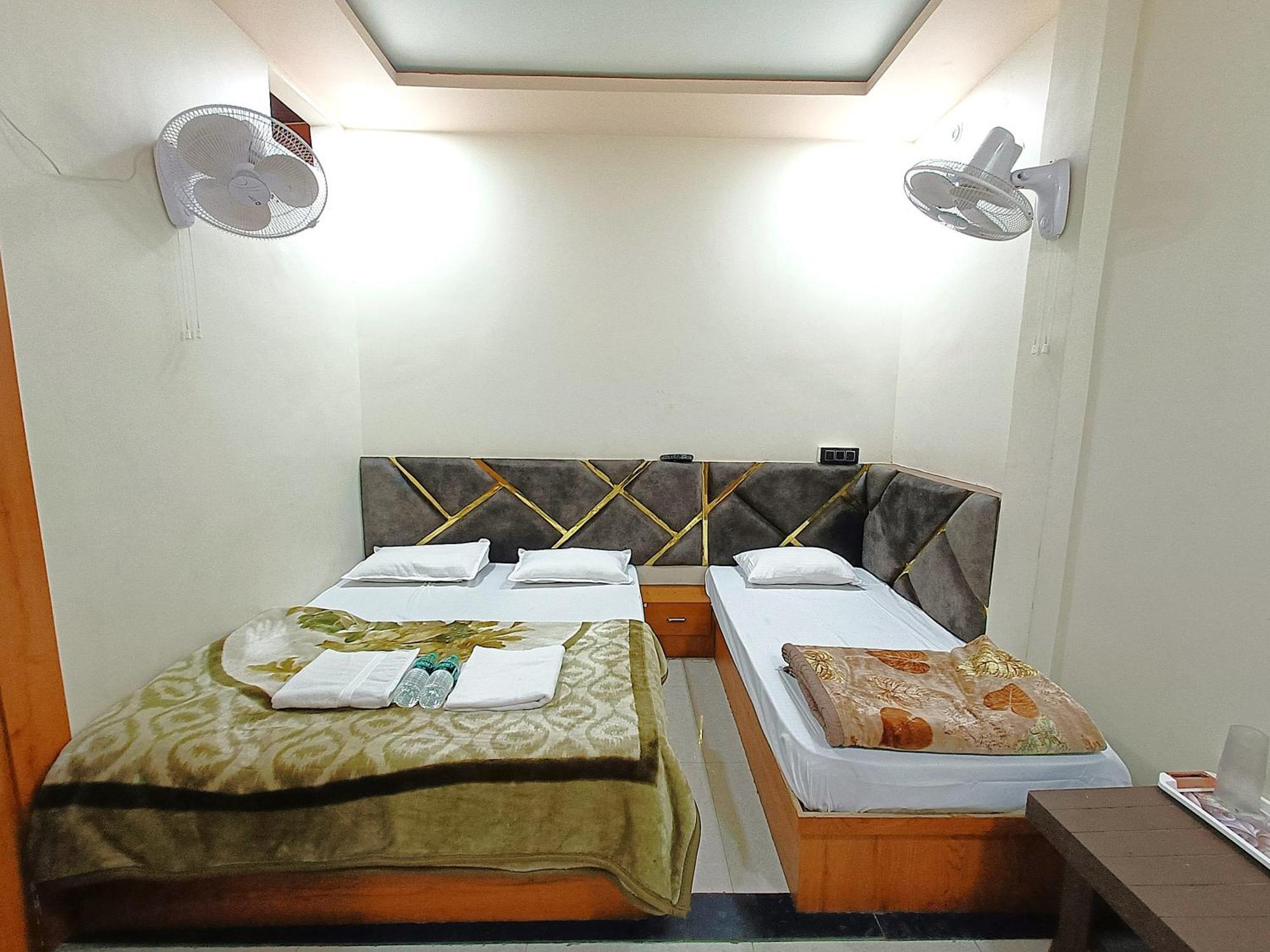 Hotel Shreem Ujaim Exterior foto