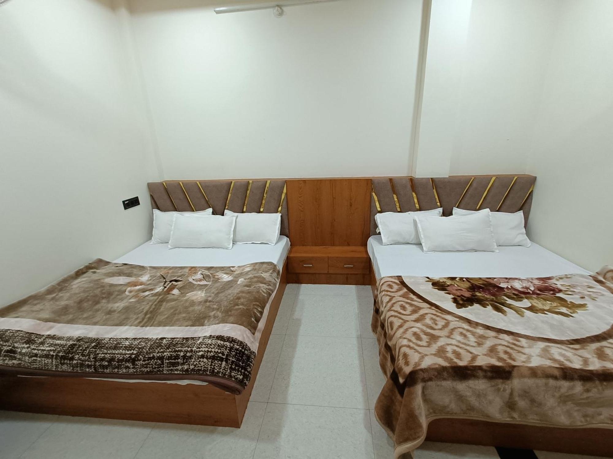 Hotel Shreem Ujaim Exterior foto