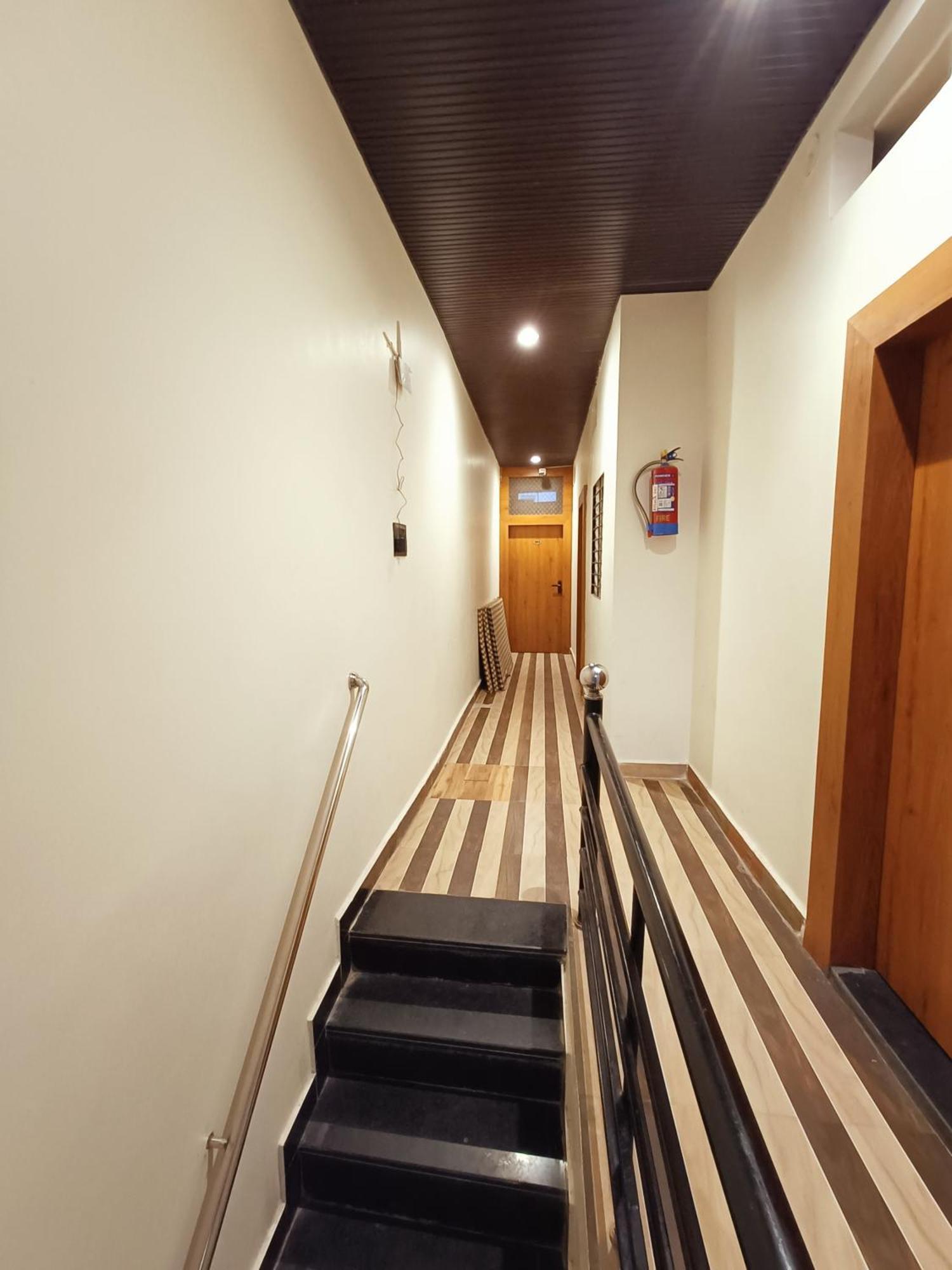 Hotel Shreem Ujaim Exterior foto