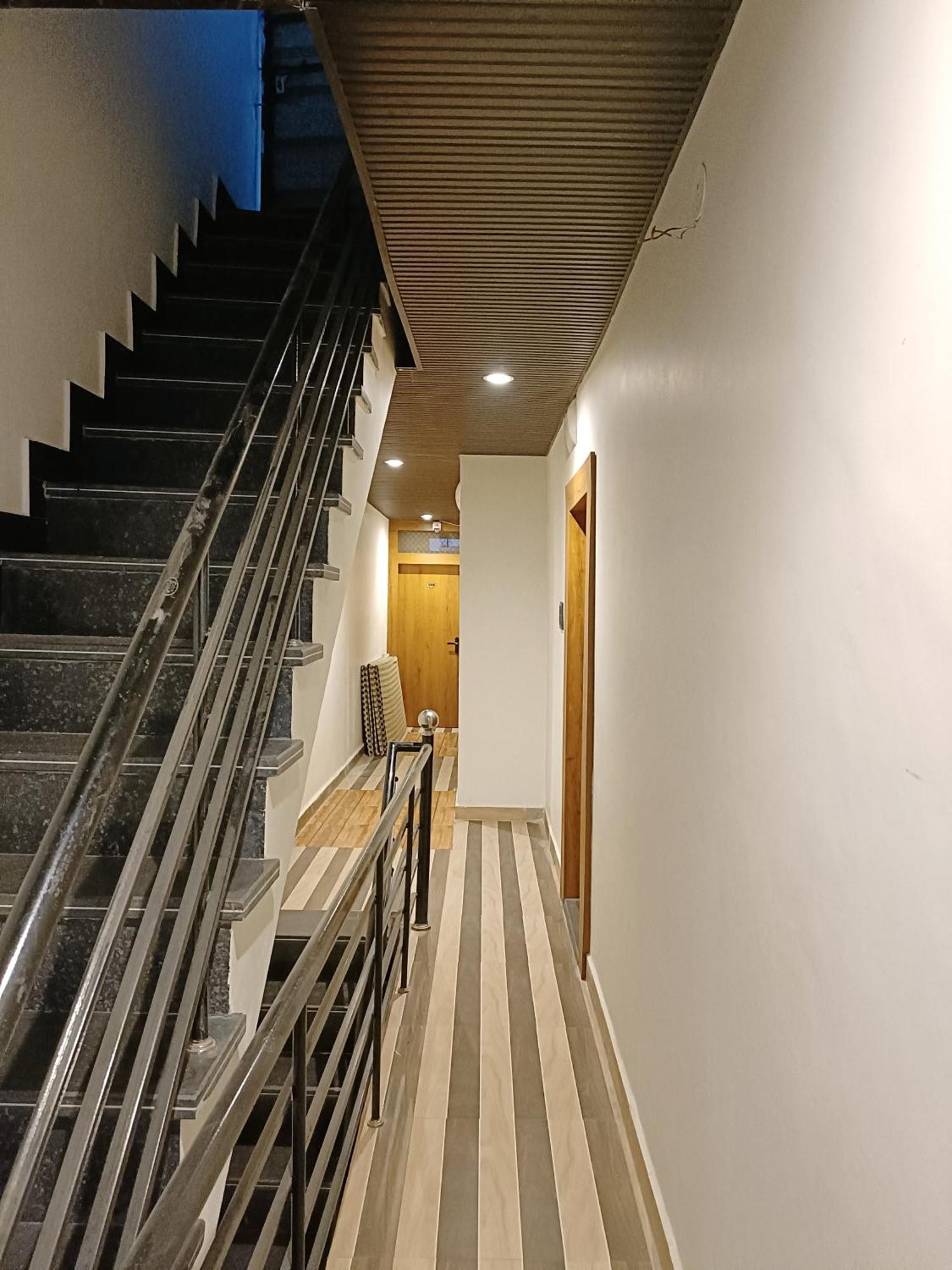 Hotel Shreem Ujaim Exterior foto