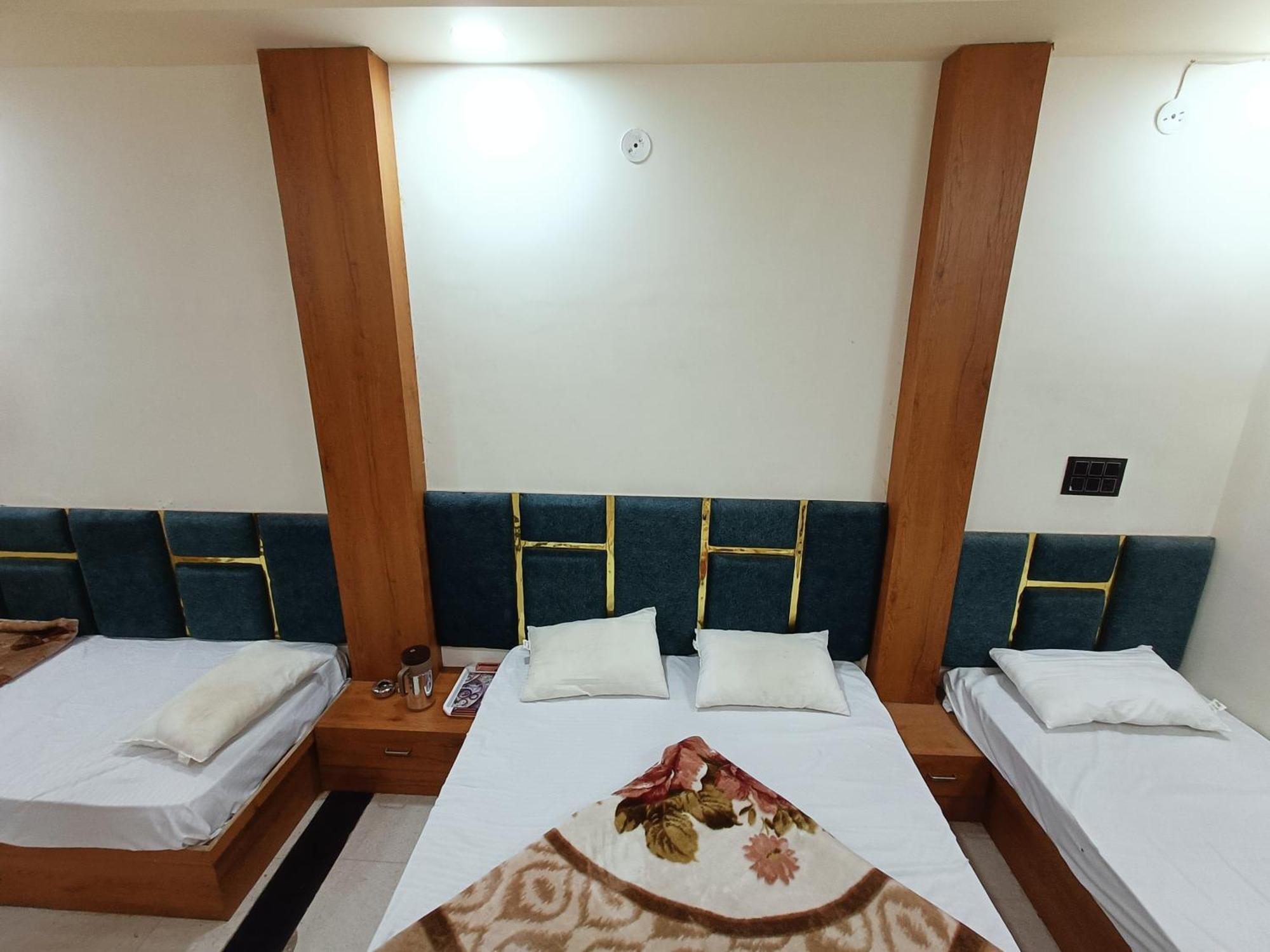 Hotel Shreem Ujaim Exterior foto