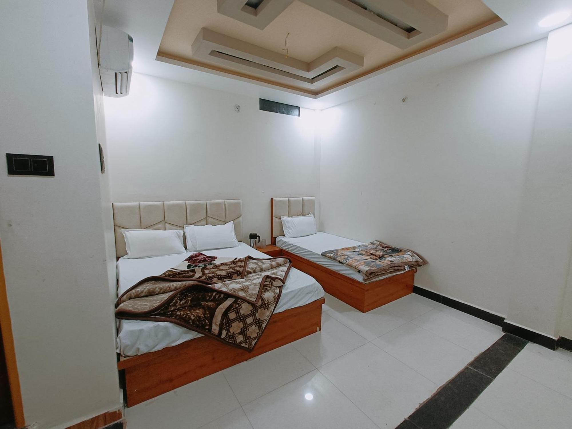 Hotel Shreem Ujaim Exterior foto