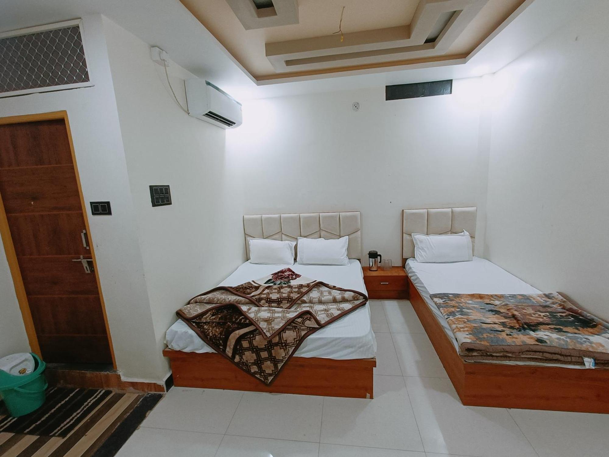 Hotel Shreem Ujaim Exterior foto
