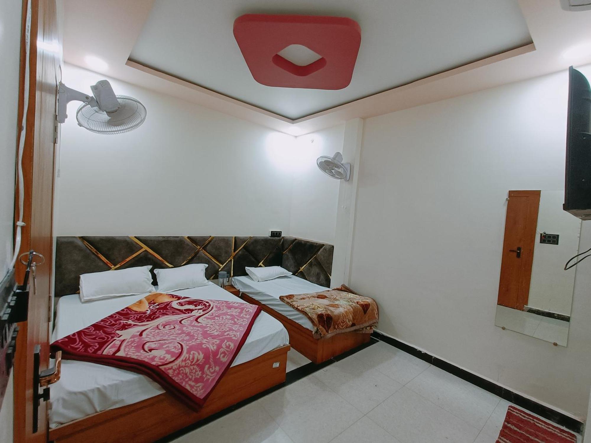 Hotel Shreem Ujaim Exterior foto