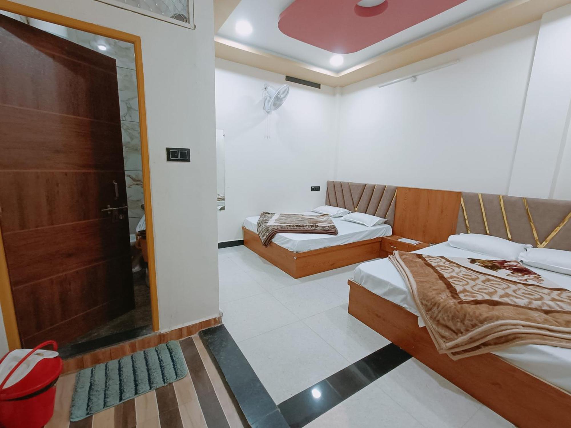 Hotel Shreem Ujaim Exterior foto