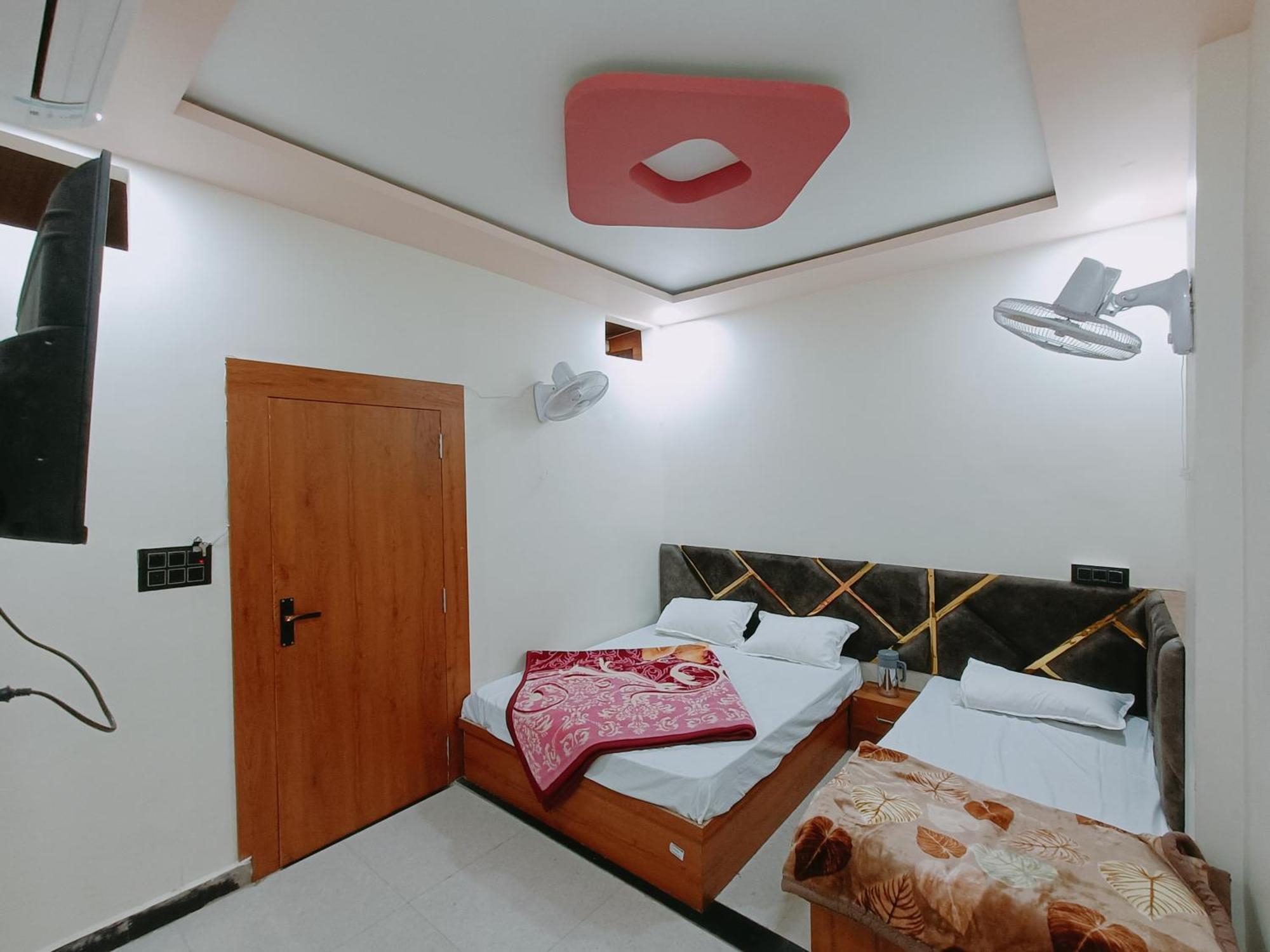 Hotel Shreem Ujaim Exterior foto