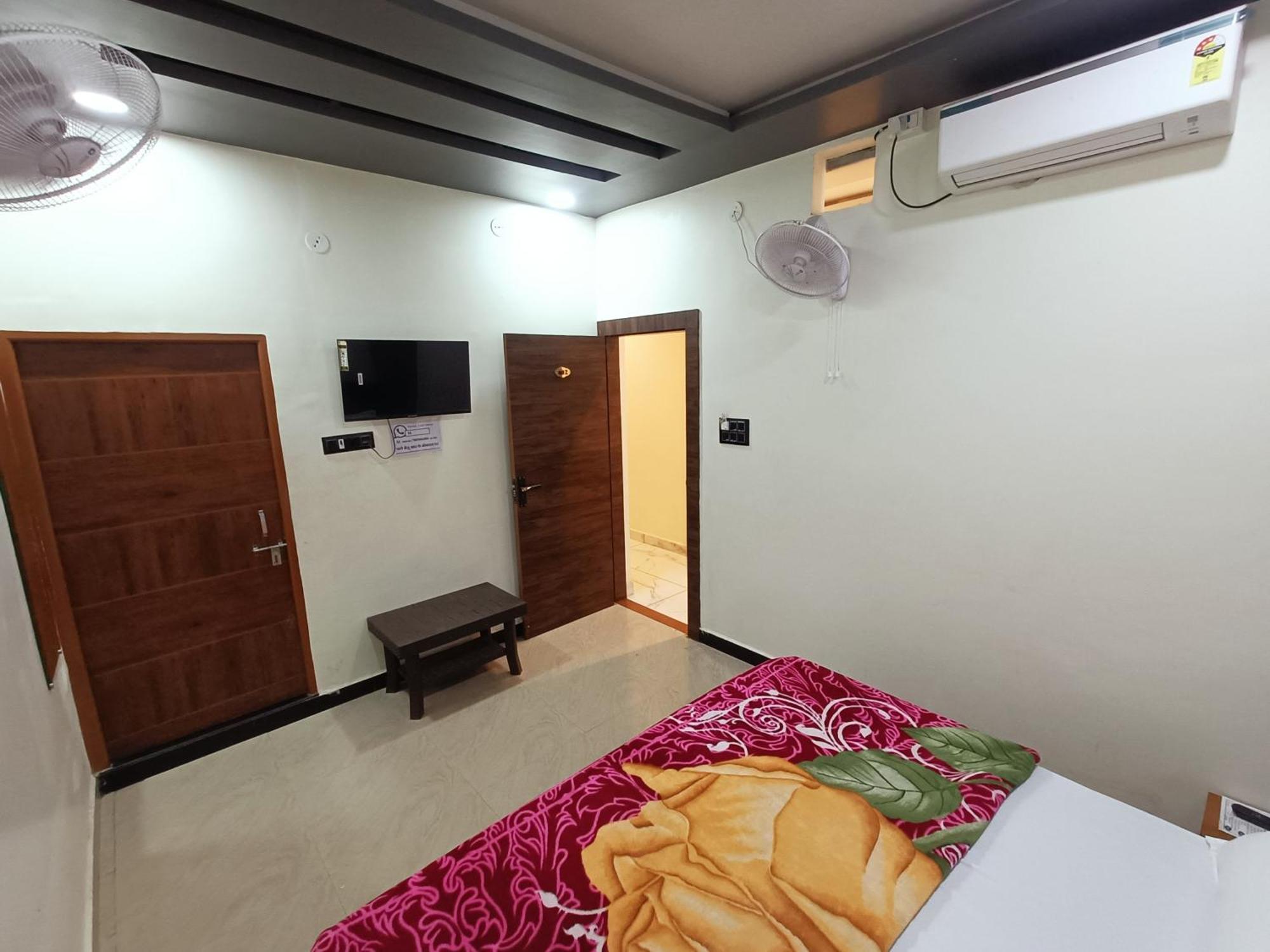 Hotel Shreem Ujaim Exterior foto