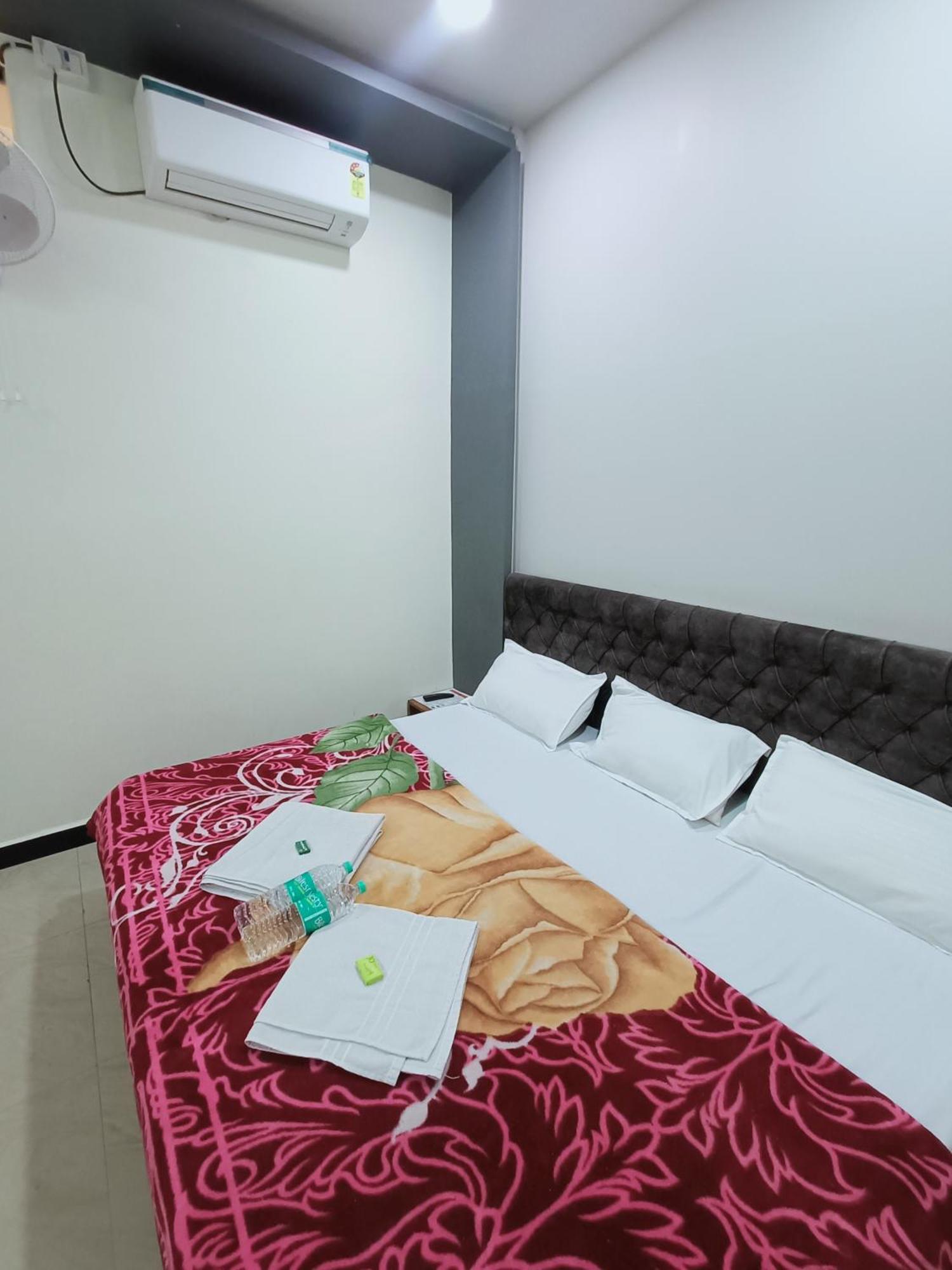 Hotel Shreem Ujaim Exterior foto