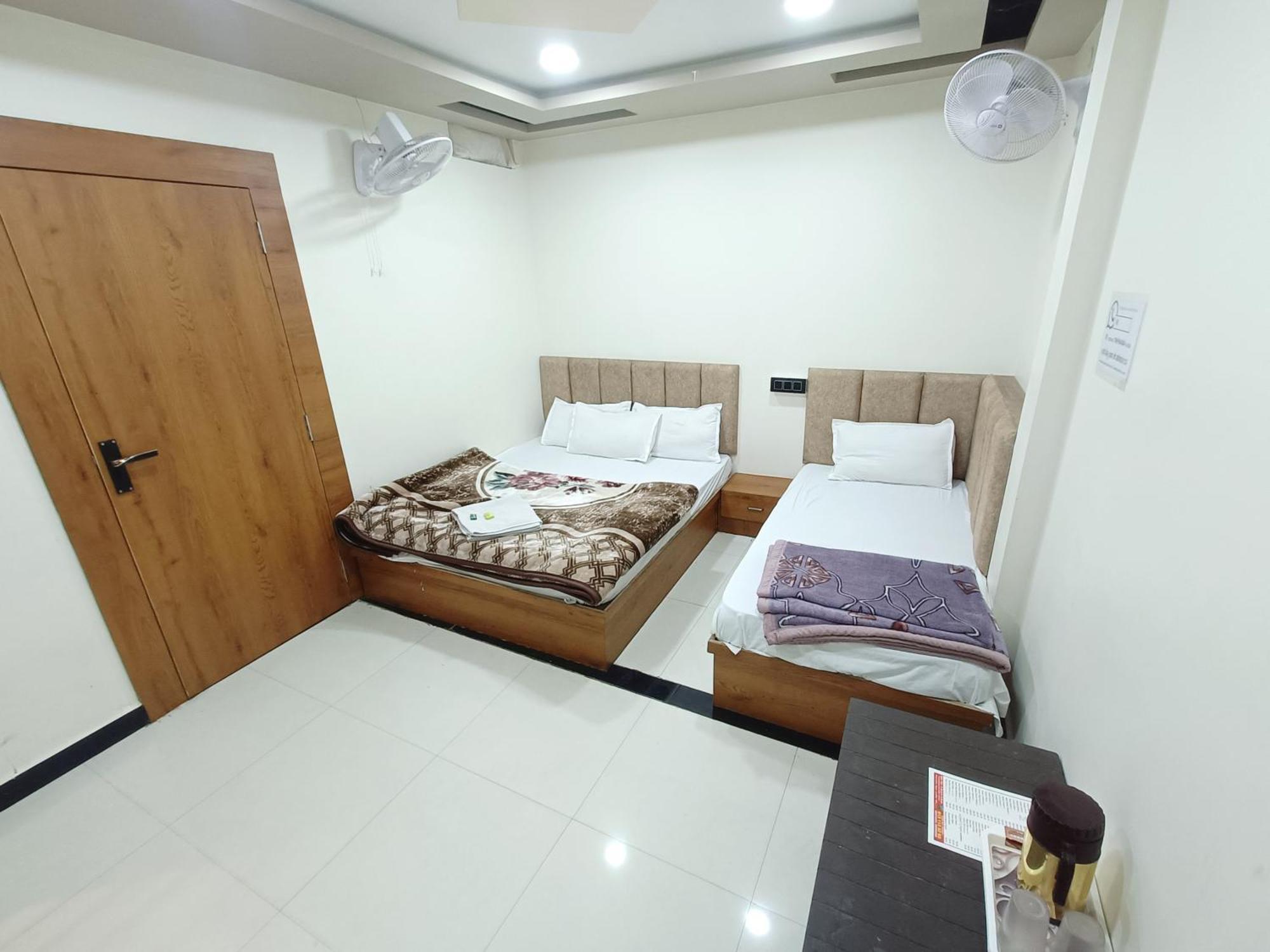 Hotel Shreem Ujaim Quarto foto
