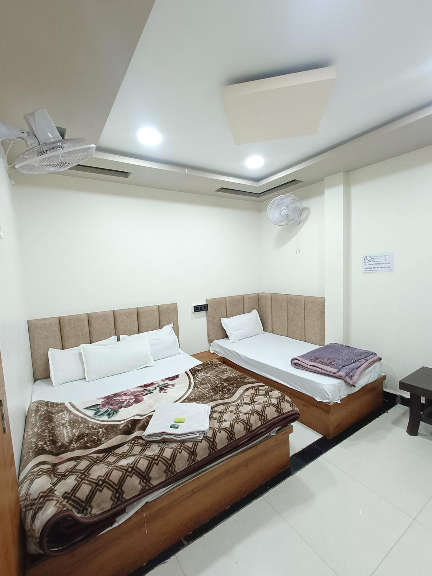 Hotel Shreem Ujaim Quarto foto