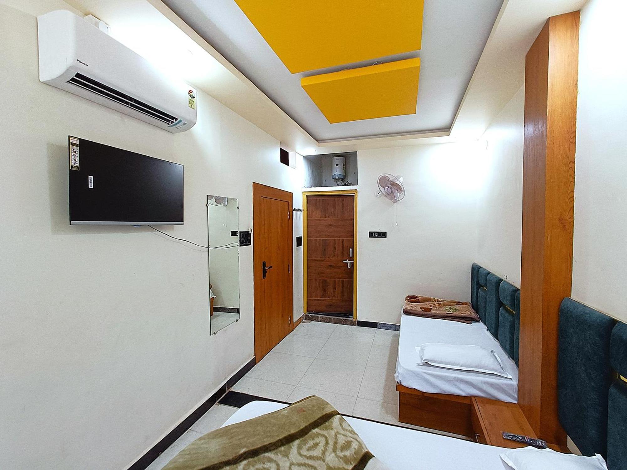 Hotel Shreem Ujaim Exterior foto