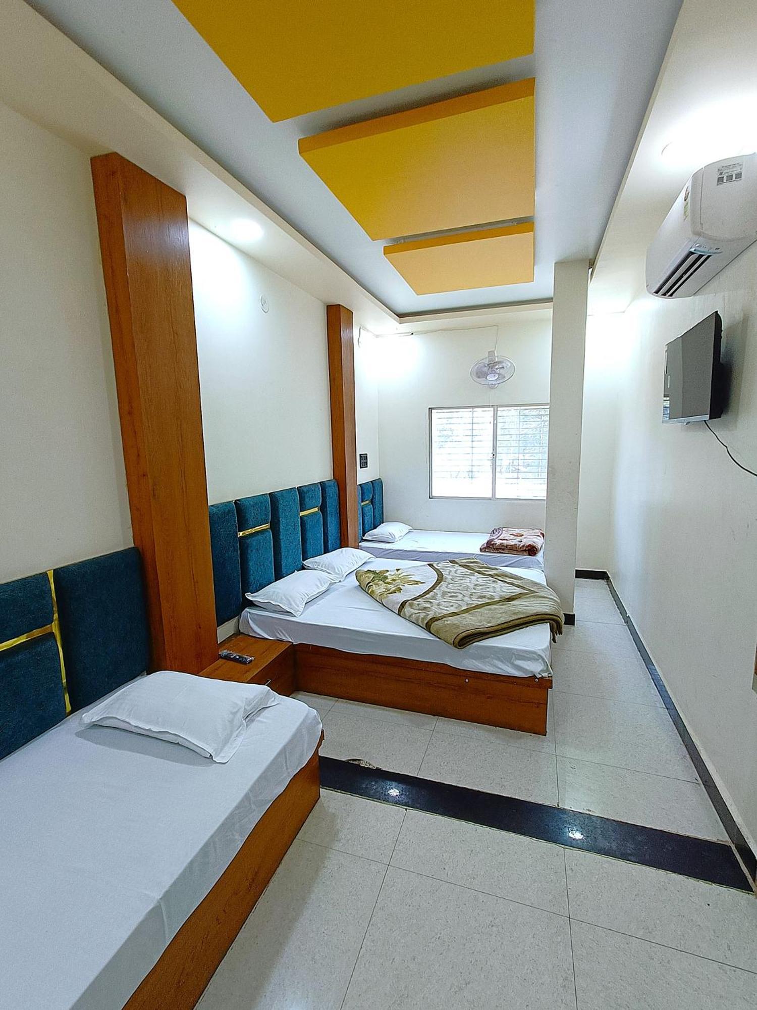 Hotel Shreem Ujaim Exterior foto