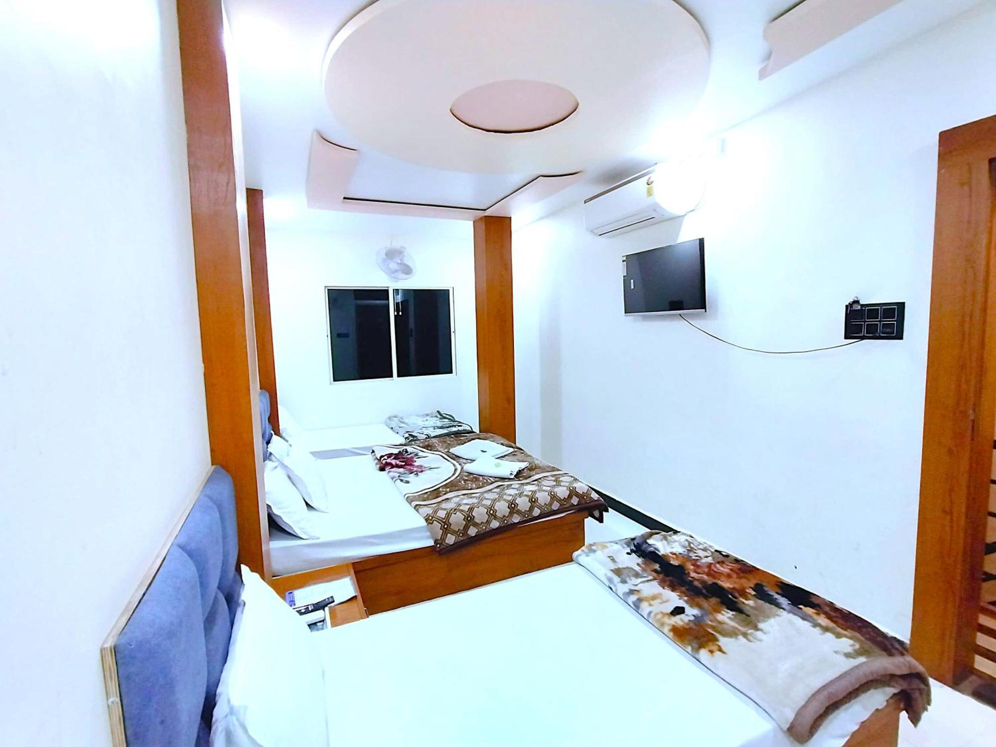 Hotel Shreem Ujaim Exterior foto